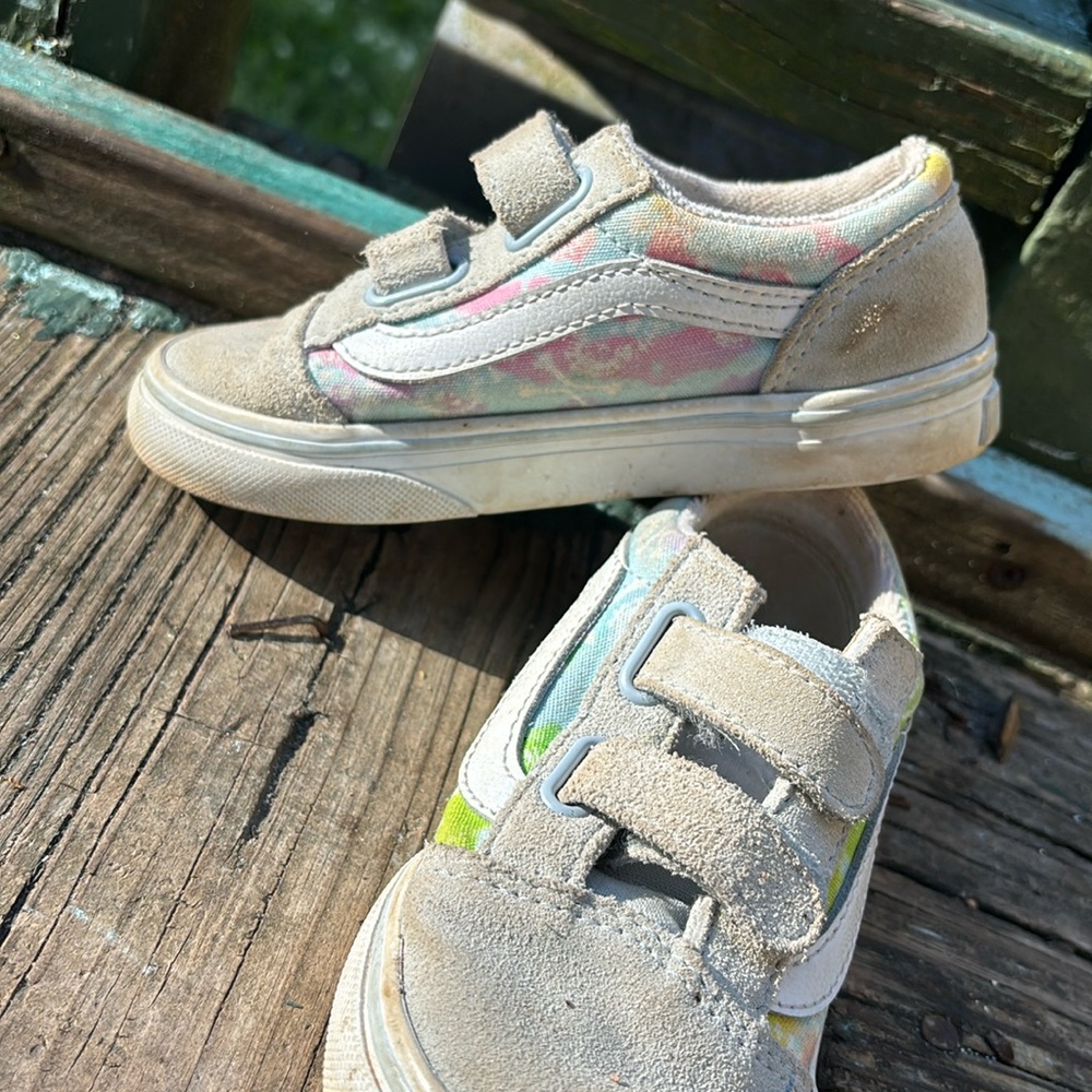 Little girls sneakers